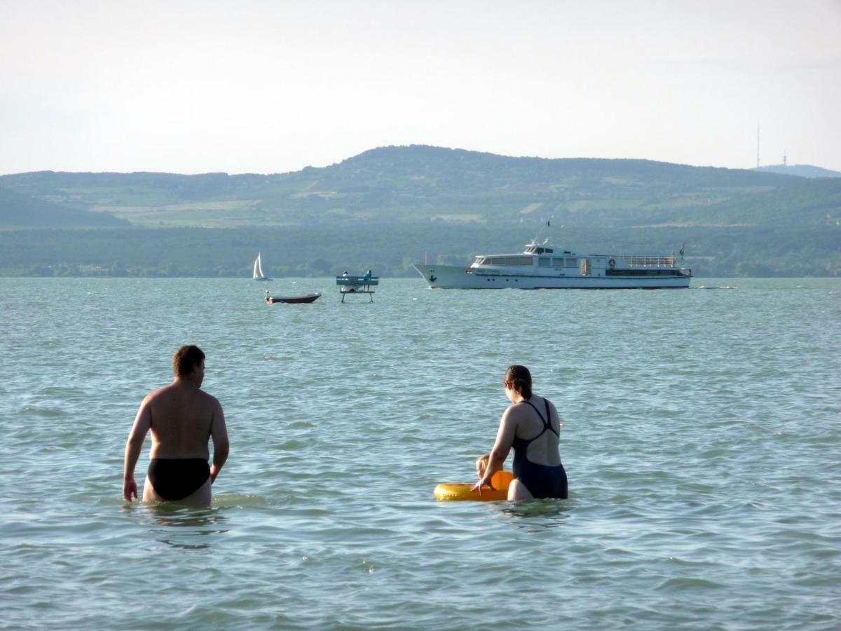 Balaton Art Guesthouse Balatonszárszó Exterior foto